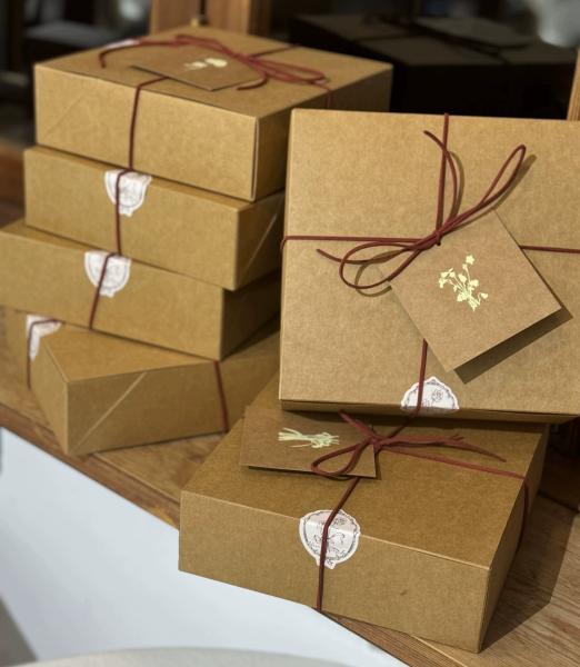Kraft Paper Gift Boxes For Afternoon Tea Empty Recyclable Packaging For Treats Favors