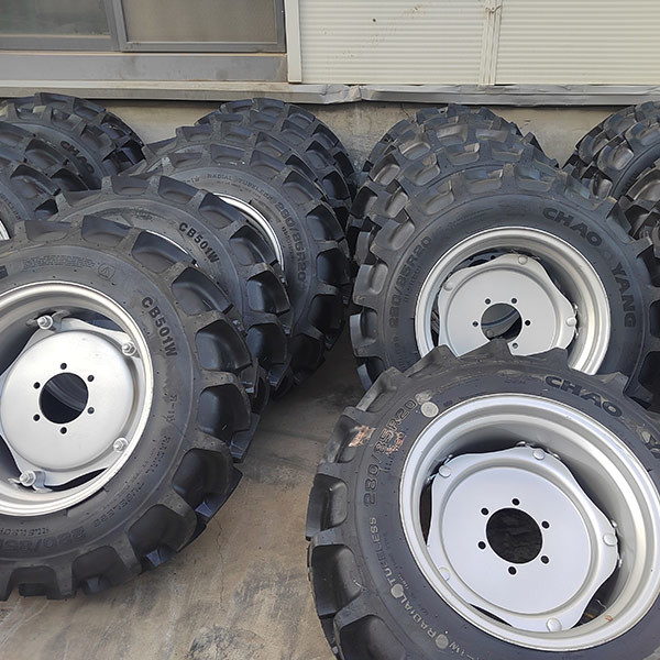 4WD 180HP Agricultural Tractor Farm Equipment 3 Year Warranty