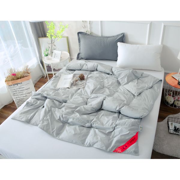 Solid Stitching Portable Travel 216x165 Microfiber Quilts