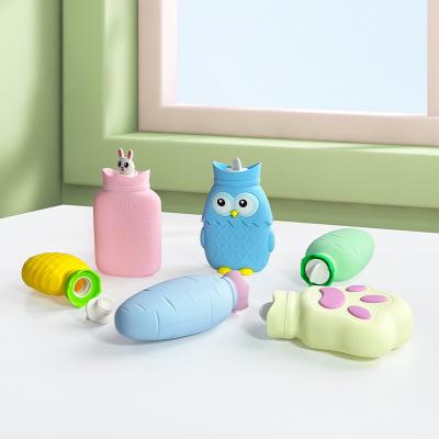 Petit sac d'eau chaude en silicone étanche aux fuites avec couvercle amovible pour soulager la douleur