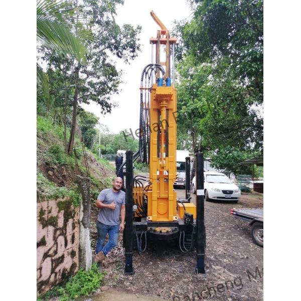 Hydraulic Rubber Crawler Borehole Water Well Drilling Rig Machine for 260m