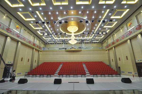 Rise Mounted Retractable Wood Bleachers / Conference Hall Telescopic Seating Systems