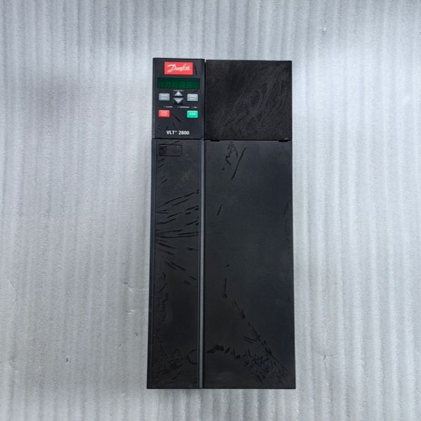 Highly Efficient VLT2882 VFD Danfoss Inverter 11kW-18.5kW 380V Danfoss VSD for Fan Water Pump Conveyor Belt