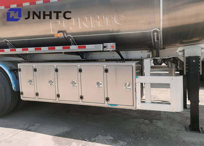 Алюминиевые цапфы Q235 Q345 трейлера 3 нефтяного танкера 45000L