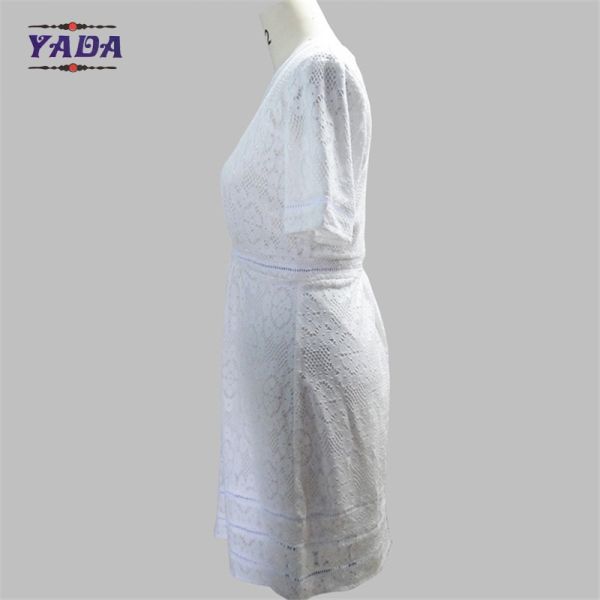 Une chemise en dentelle Kate Middleton, une robe plus taille pour femme, élégante.