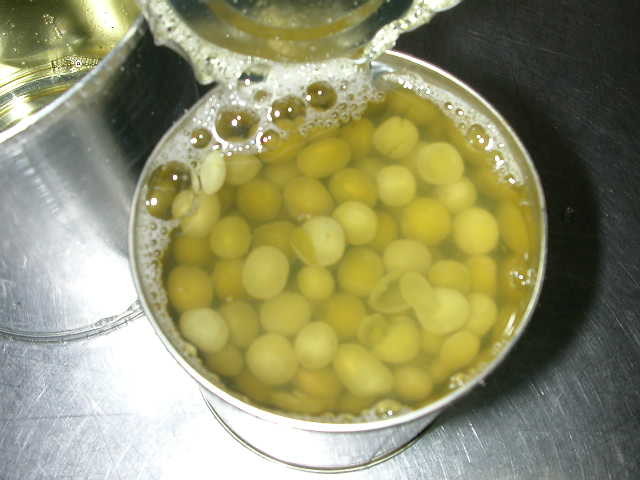 Salty Flavor Canned Green Peas Preserved In Cool Dry Place Meets Food Safety Regulations