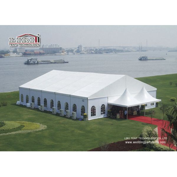 Напольные шатры партии на зима