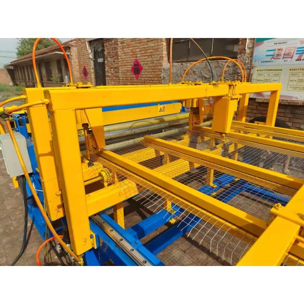 Size 1 Inch Chicken Cage 2.7mm Weld Mesh Manufacturing Machine