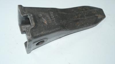 Various Sizes Forged Bucket Teeth Corrosion Resistant Wheel Loader Spare Parts OEM LV480RC
