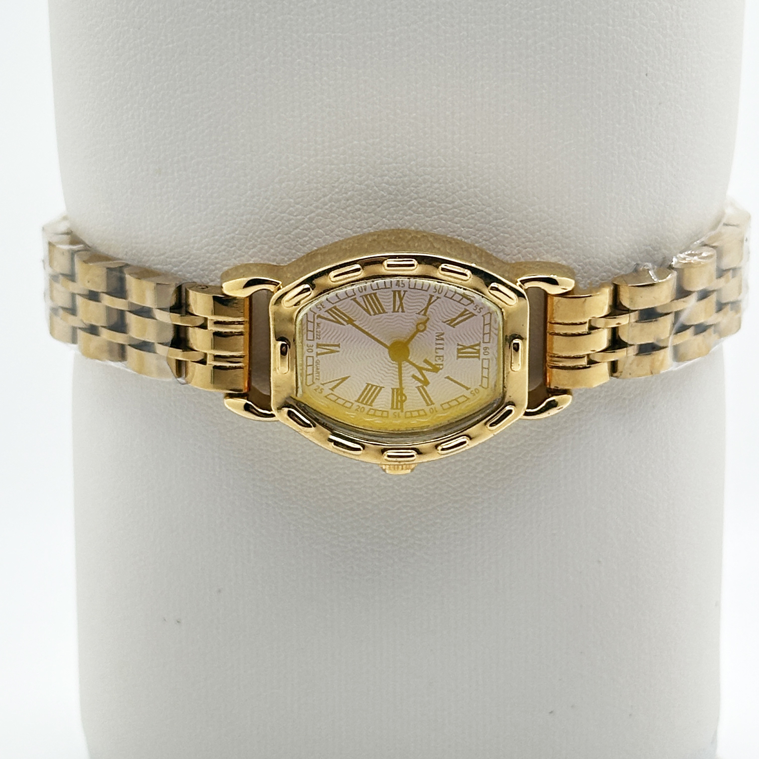 Фабрика оптом Модные и элегантные качественные женские часы с ремнями из нержавеющей стали