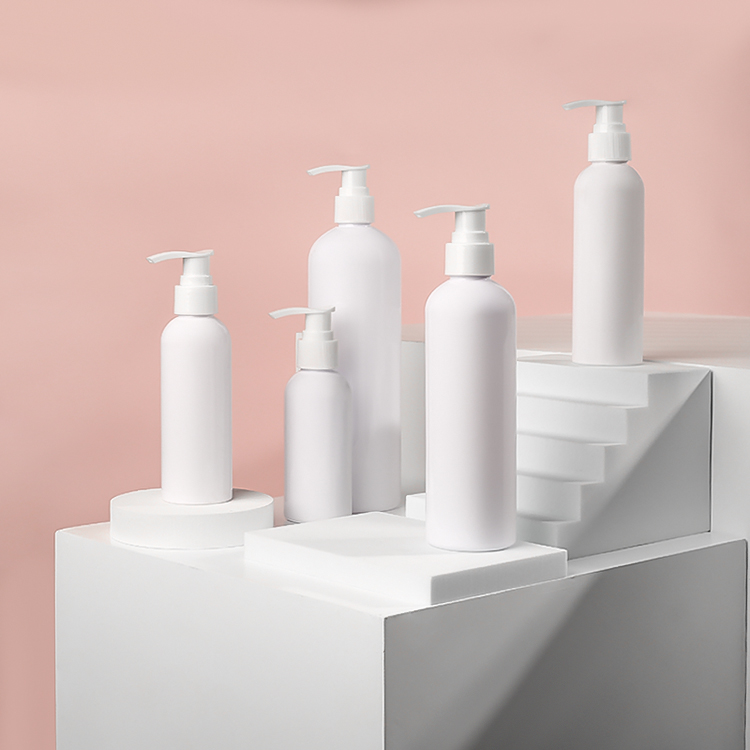 Бутылка насоса прессы янтарного прозрачного круглого ЛЮБИМЦА плеча пластиковая на шампунь 130мл