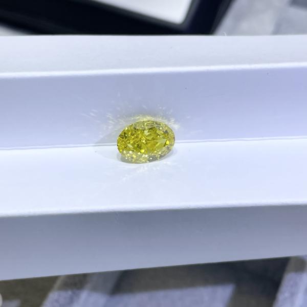 O carbono laboratório fraco oval de 1 quilate criou os diamantes amarelos IGI