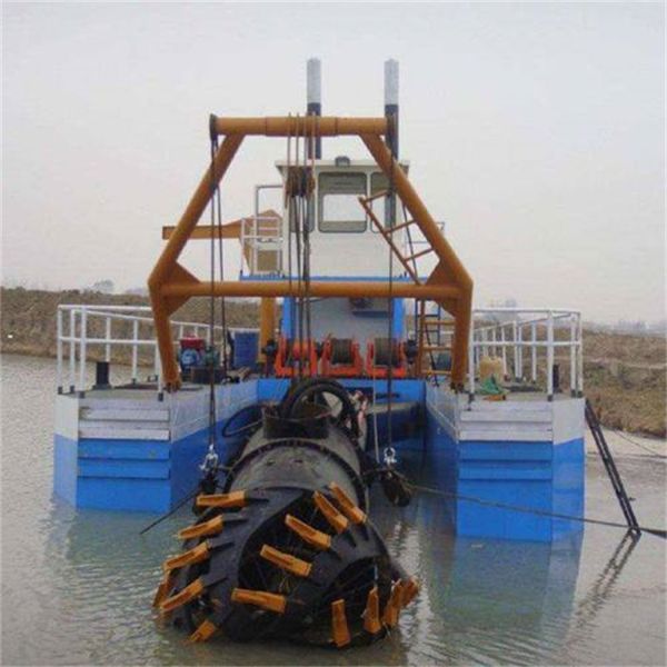 Water Flow 3000m3/H 38m Length Diesel Engine Mud Dredger with ISO Certification