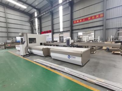 CNC de alumínio industrial do centro fazendo à máquina do perfil
