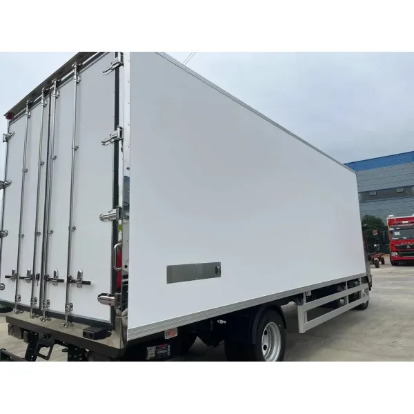 18t Isuzu Refrigerated Truck for Efficient Seafood Shipping 18t Isuzu 4X2 Refrigerated Truck Seafood Transport Truck Insulated Truck Fresh Meat Transport Truck