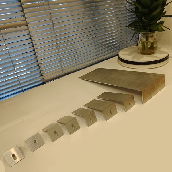 Customized OEM Aluminum Extrusions Profiles Silver Anodizing Corner Bar L Shape Profile