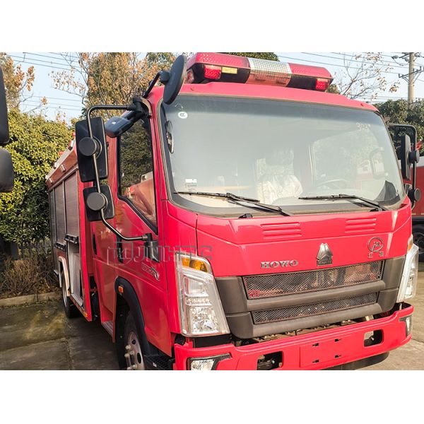 Новый SINOTRUCK Howo 4x2 легкий пожарный грузовик с насосом воды