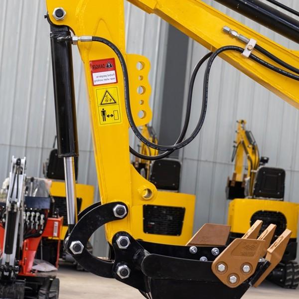 Towable  Hydraulic Compact Excavator Small Earth Moving Equipment 4.2T