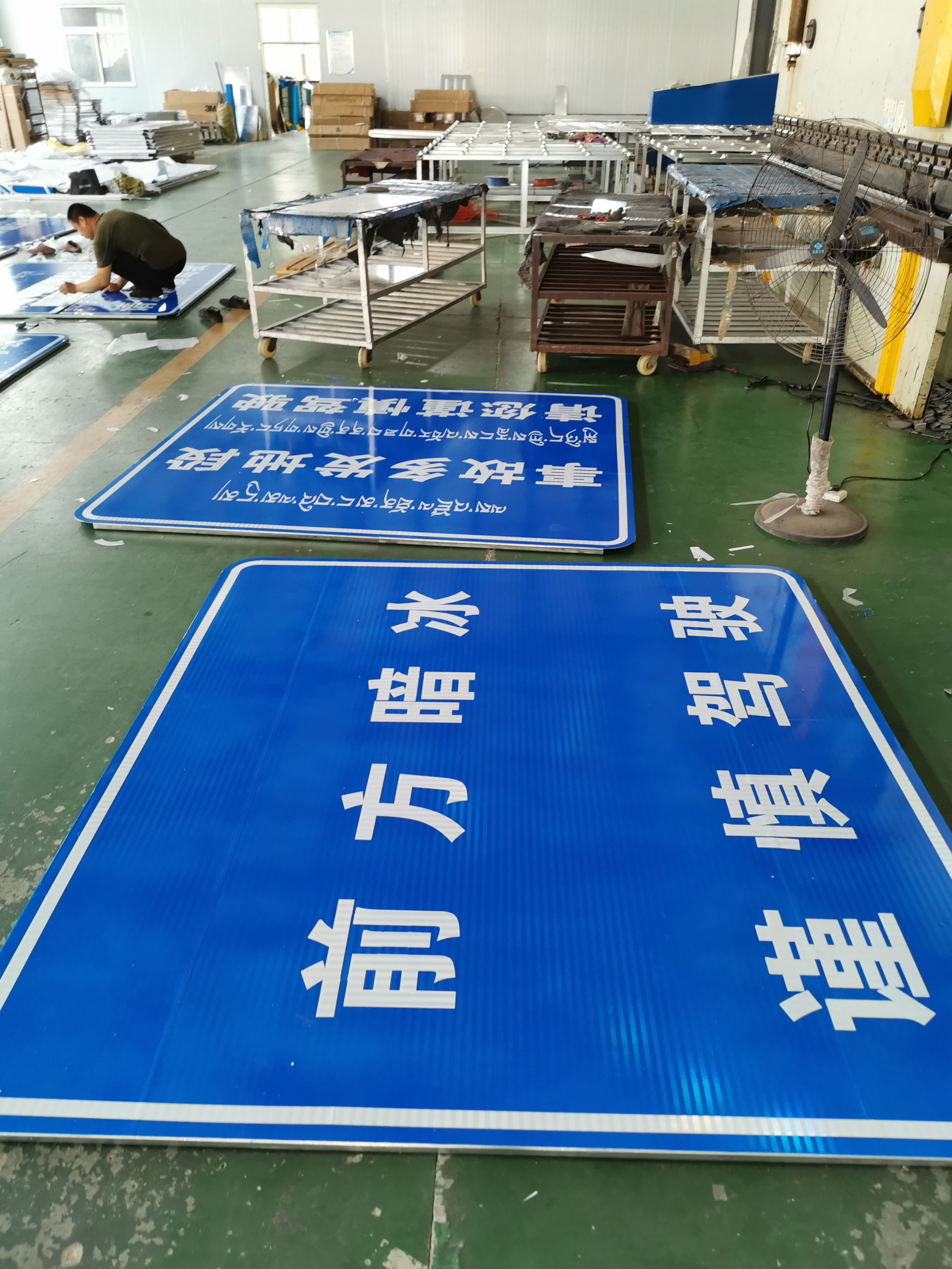 Размер по индивидуальному заказу Плакаты безопасности дорожного движения Алюминиевая табличка Сталь для продуктов