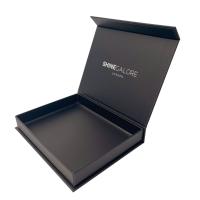 Boîte cadeau magnétique noire avec logo et taille personnalisés