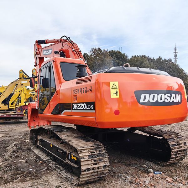 Doosan DH220-9 Used Hydraulic Excavator Middle Size 115kw Rated Power Original Version