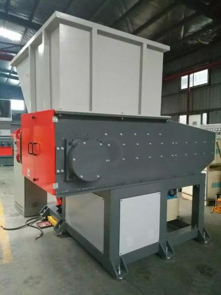 Da tensão 380V/50Hz dobro da retalhadora do eixo da faca dura câmara 1500*770mm Shredding máxima