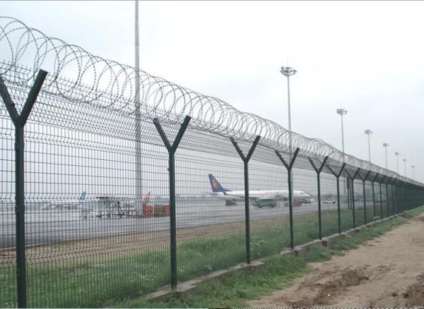 green power  coated Dia 500mm BTO-22 Razor Barbed Wire Airport Security Fence 1.8*30m  for  airport