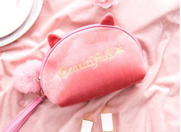 Web celebrity small portable cute girl instagram style super fire goods large capacity plush makeup bags