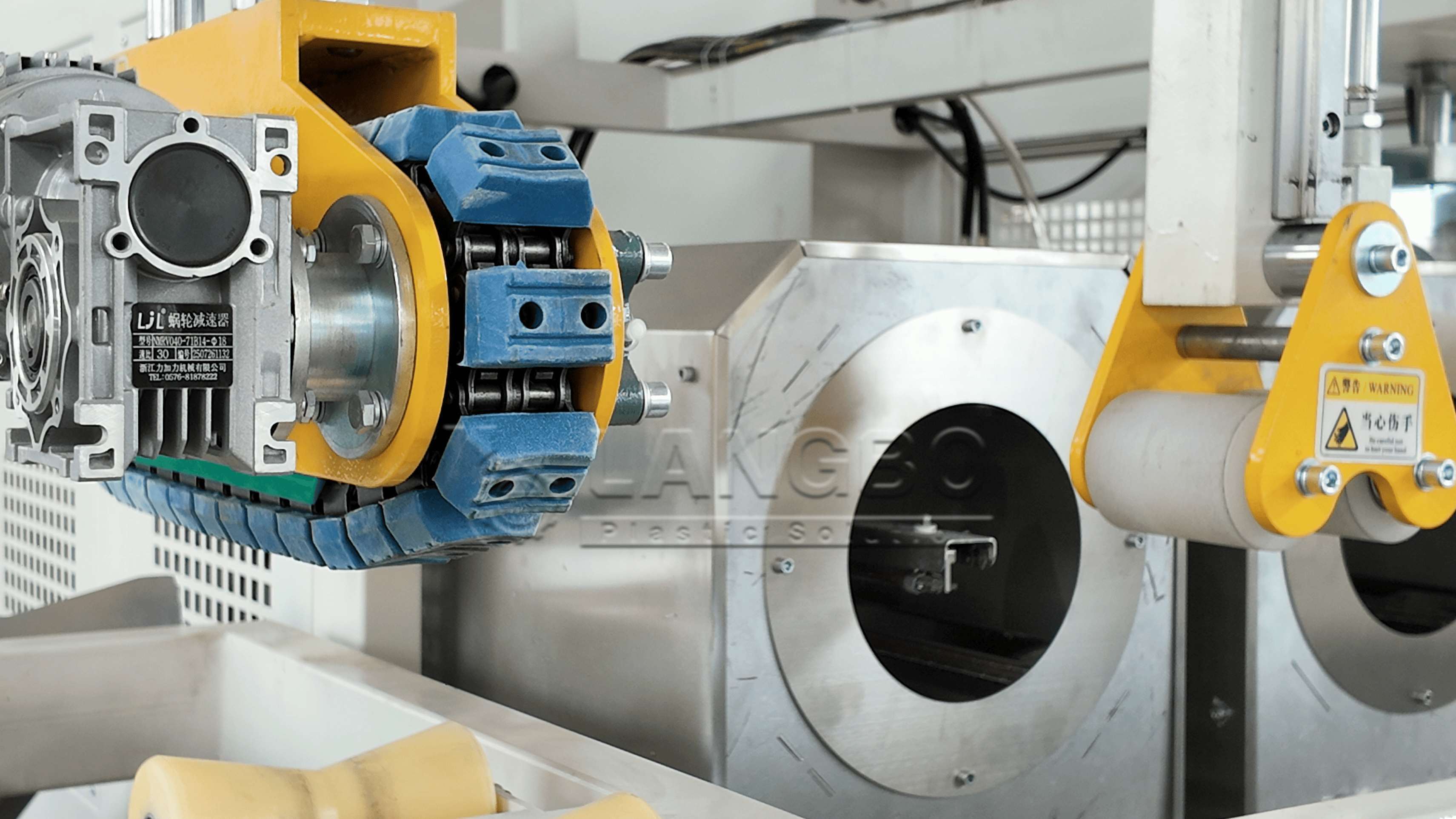 U R Rectangle Square Shape Automatic Plastic UPVC PVC PP Pipe Belling Machine PVC Pipe Tube Expanding Socketing Machine Socket Making Machine