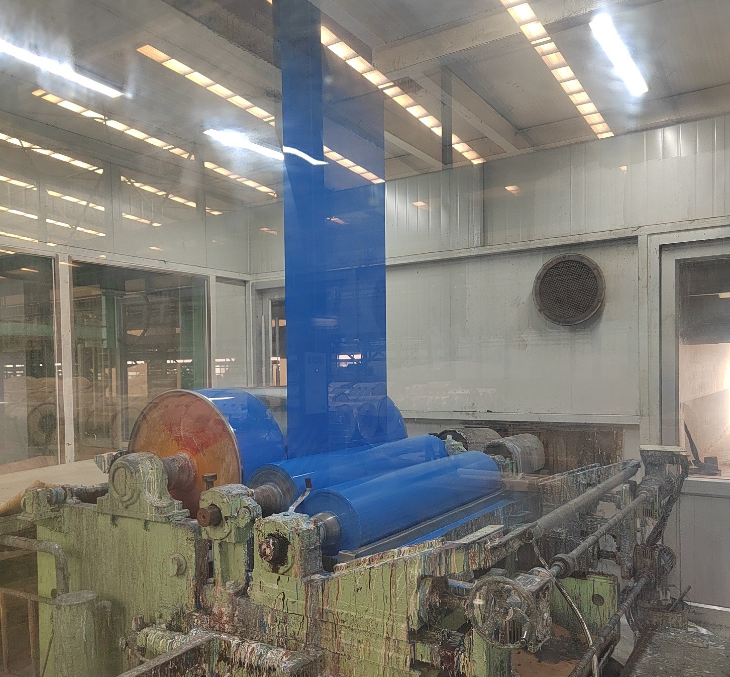 ПВДФ вальспар Z275g Цветная покрытая стальная катушка G550 Предварительно окрашенный оцинкованный стальной лист 30 лет Гарантия использование высококлассных проектов