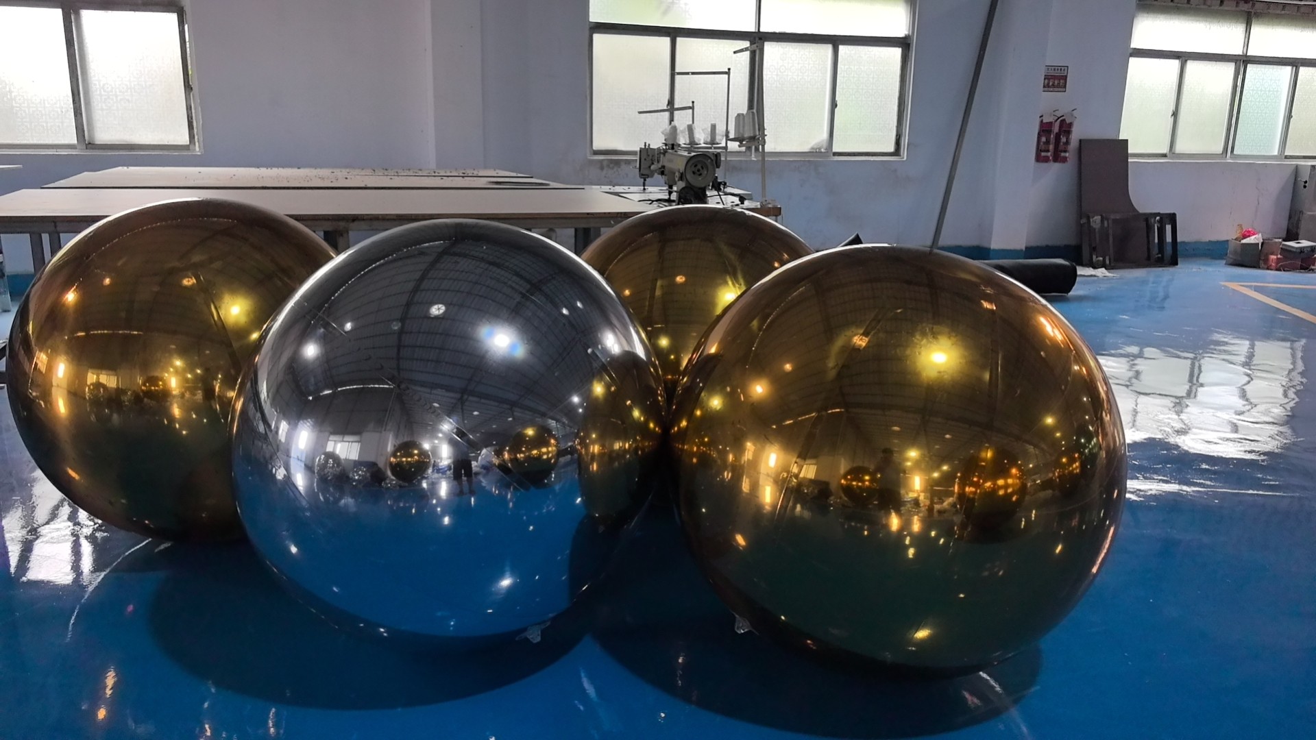 Мода Декорация ПВХ дискотека Надувный шарик Дискотека свадебная вечеринка золото серебро Плавучая сфера Надувный зеркальный шар