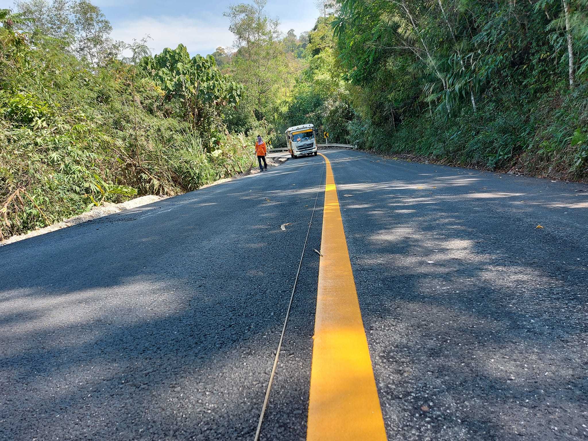 Yellow Thermoplastic Kerb and No-Parking Line Marking Paint for Highway Lane Separation