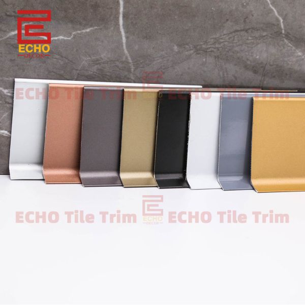 Perfiles grises de aluminio modernos del rodapié de la cubierta del ajuste del zócalo