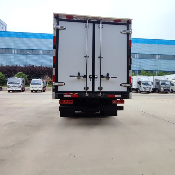 Foton 4*2 Refrigerator Truck Transport Food Meat Fish Refrigerated Trucks for Sale