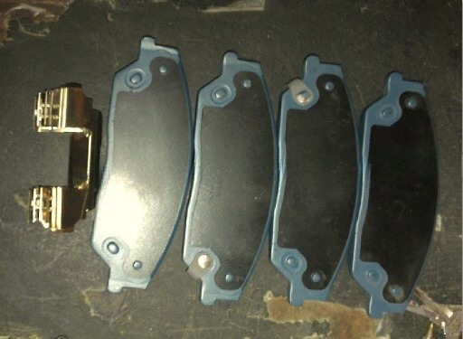 Q Plaquettes de freinage 04465-06090 pour Toyota Camry 2011- dans le numéro de référence 8DB 355 020-741