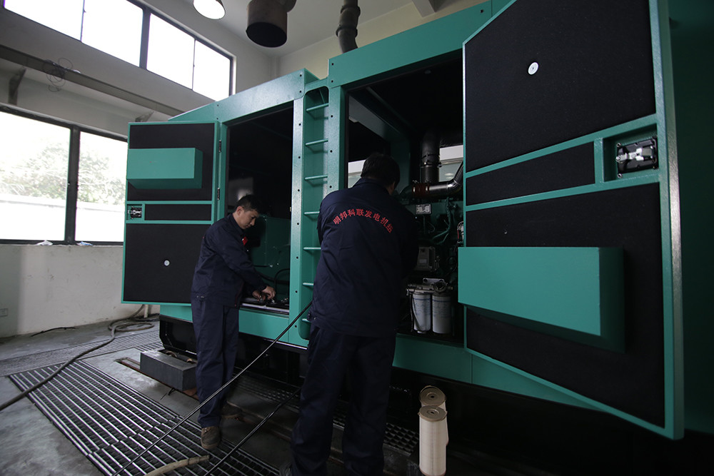 Генератор 20KW 25KVA двигателя Yangdong Y490D дизельный со звукоизоляционным случаем