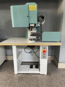 YT-429 自動登山/安全靴/作業靴/ハイキングシューズ プレスボタン留め機