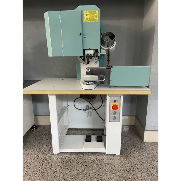 YT-429 自動登山/安全靴/作業靴/ハイキングシューズ プレスボタン留め機