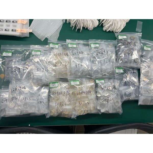 Venta al por mayor de fábrica y anillos de boda de circonio y titanio negros y grises a la moda y joyería para hombre sin decoloración Anillos de boda para hombre