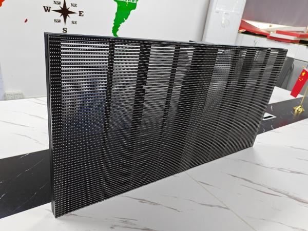 Écran de grille LED haute luminosité 6000CD 240W de puissance moyenne pour affichage mural de bâtiment