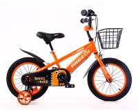 Bicicleta infantil com pneus pneumáticos e design de quatro rodas