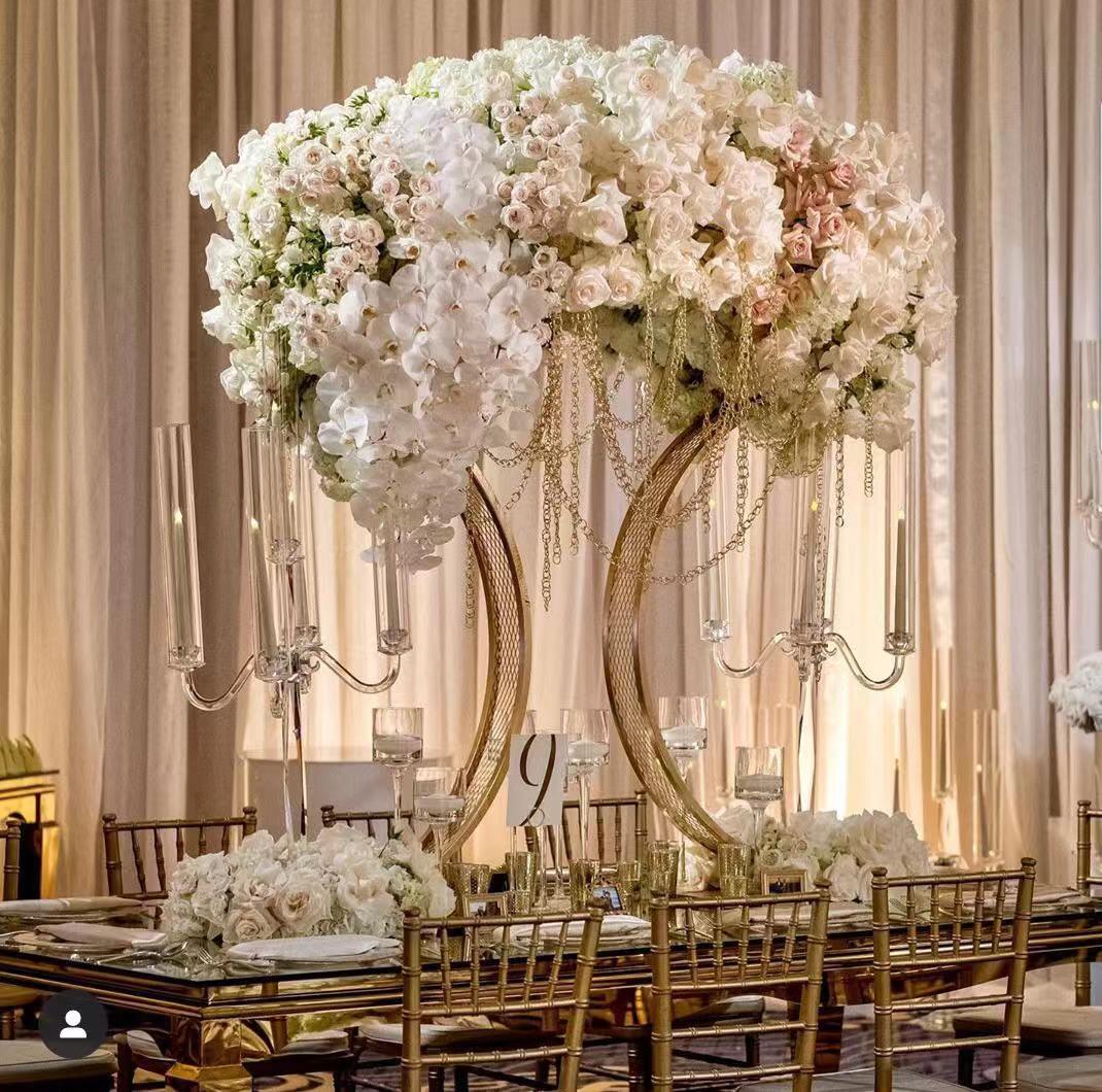 Оптовая шикарная железная лентовая фигура с золотыми подсвечниками для центральных элементов свадебного стола