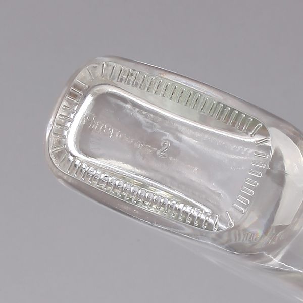 750 мл 620 грамм Квадратная гравированная стеклянная бутылка с изысканным мастерством