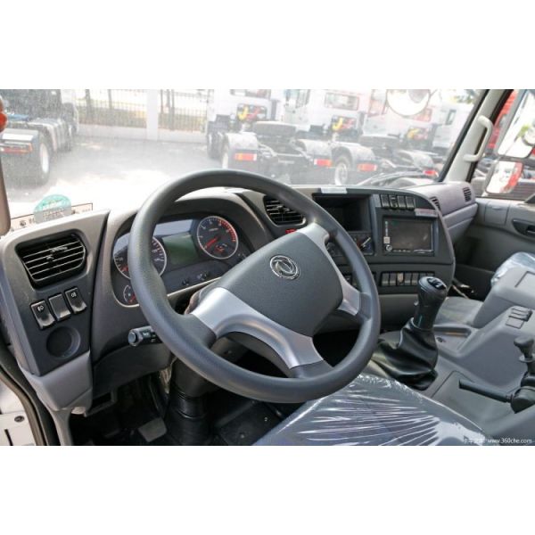 Dongfeng Tianlong Heavy Truck340 HP 4*2 Tractor Trucks with and Manual Transmission