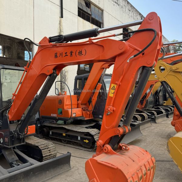 Originale Hitachi ZX68USR Excavateur 6380kg Caterpillar Mini Digger ZX60 Excavateur d'occasion
