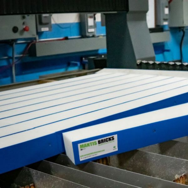 Co-Polymer Waterjet Cutting Support Bricks for Waterjet Tables, Durable Splashback-Reducing Waterjet Tank Bricks with Corrugated Drainage Design and Long Service Life