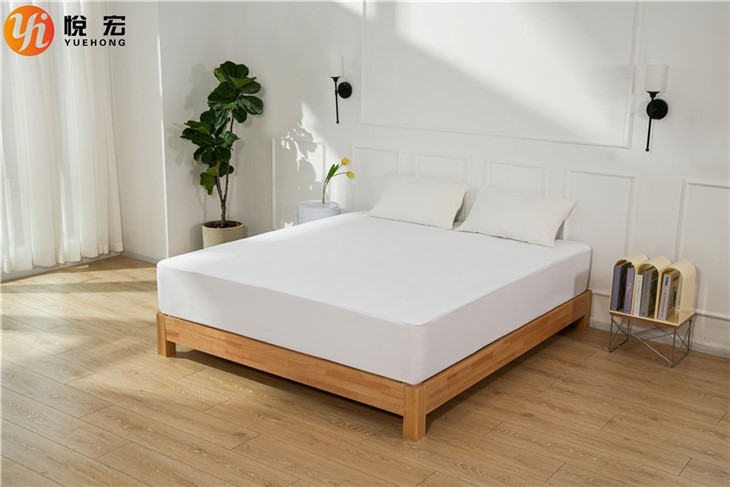 Queen Size Waterproof Fabric Laminated Polyester  Waterproof Mattress Pad Protector