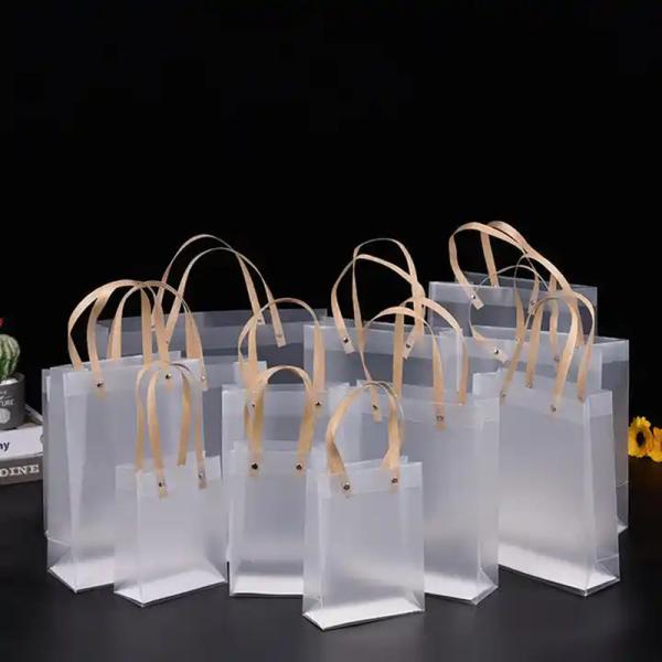 Soft Loop Handle Pp Plastic Frosted Shopping Tote Bag with Letter Pattern and Rivet