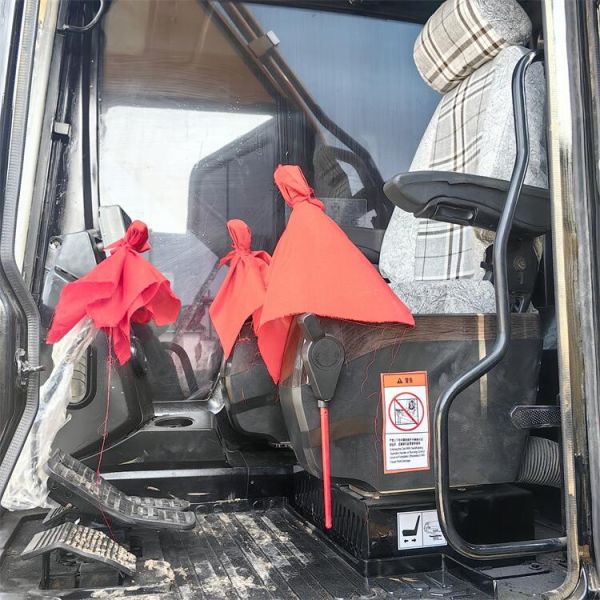 Excavatrice active Sany SY215 dans la machine à soupape hydraulique originale Poids 21000 KG