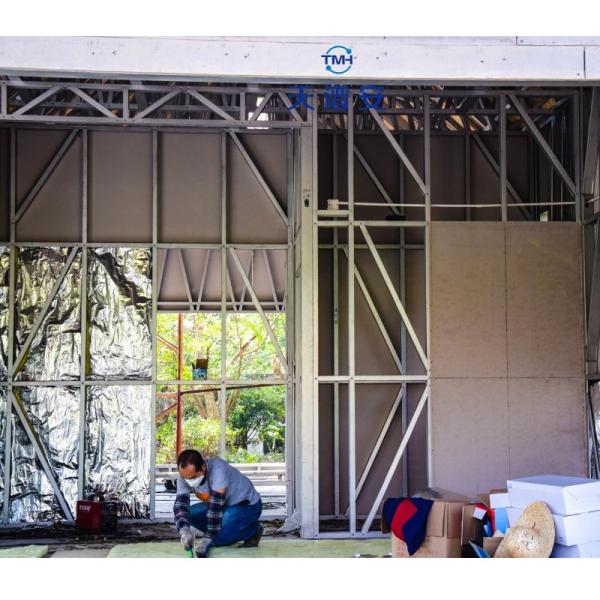Casa de férias de luxo, de design moderno, construção de aço leve.